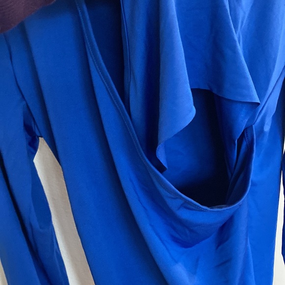 Blue nursing top size small - Picture 3 of 4